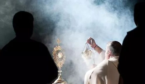 Understanding Incense Notes in Perfumes